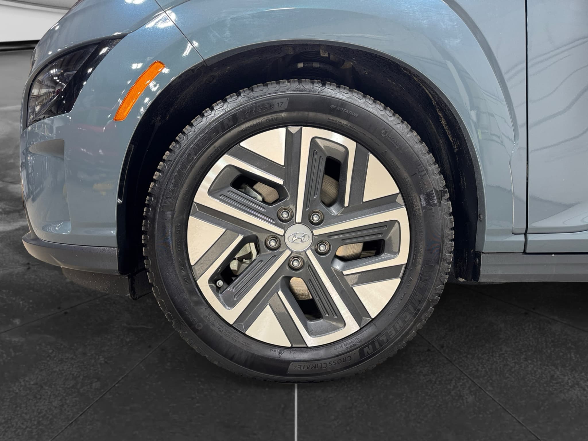 2023 Hyundai Kona EV view 29