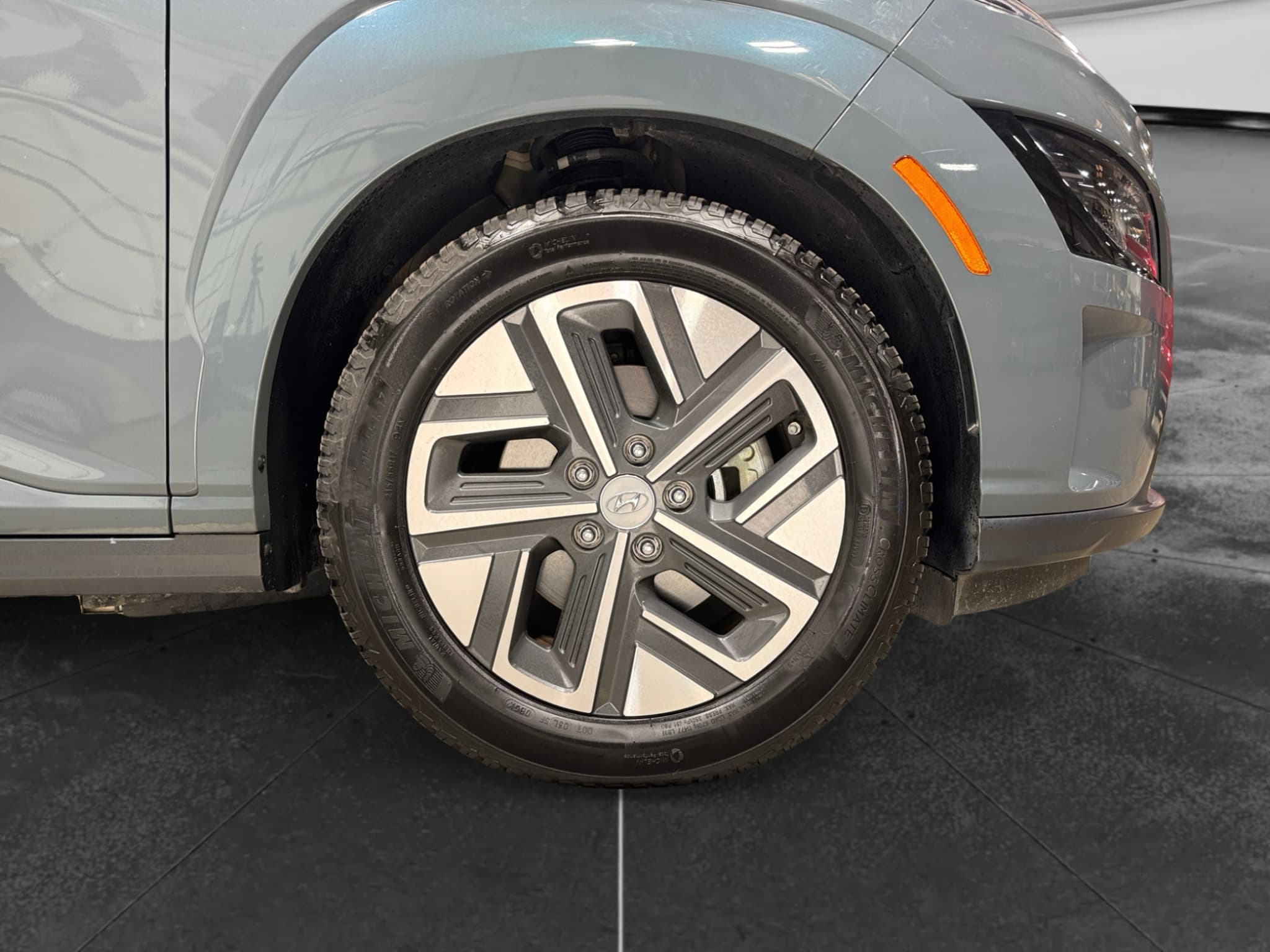 2023 Hyundai Kona EV view 35
