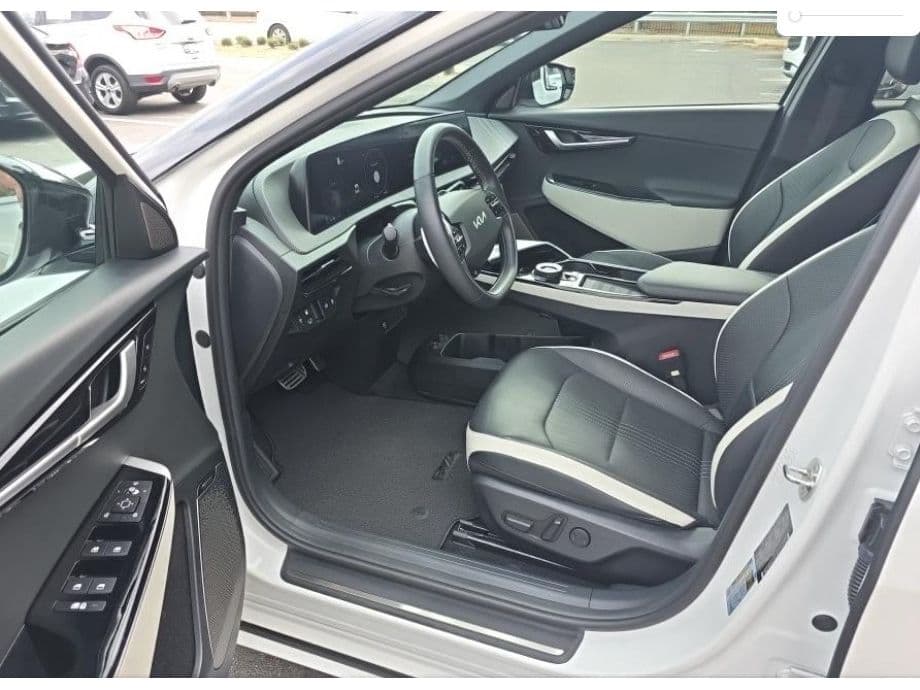 2024 Kia EV6 view 5