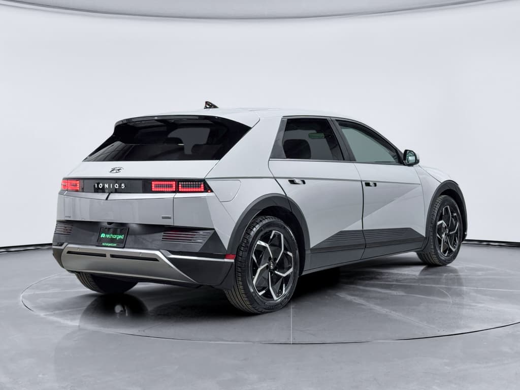 2023 Hyundai IONIQ 5 view 3