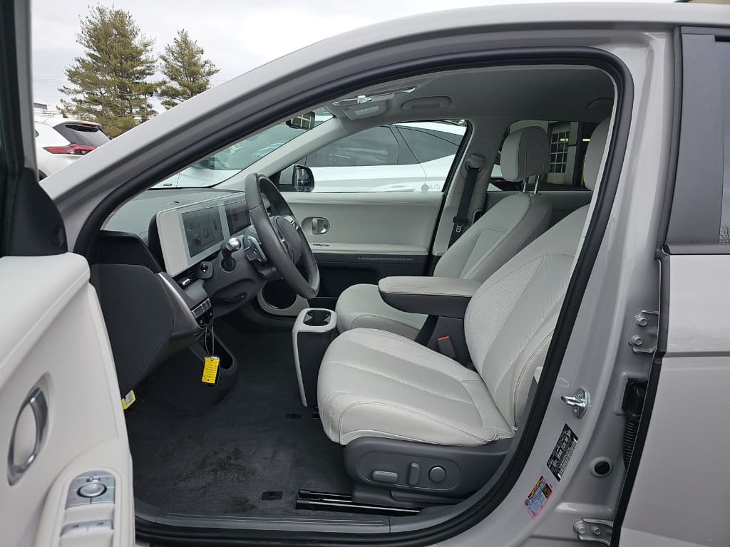 2023 Hyundai IONIQ 5 view 5