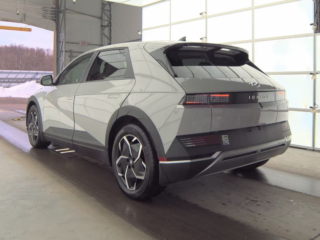 2023 Hyundai IONIQ 5 view 4