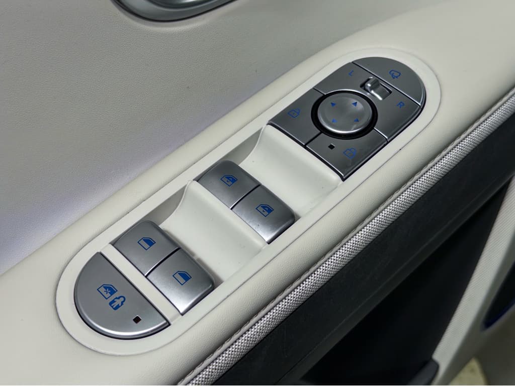 2023 Hyundai IONIQ 5 view 8