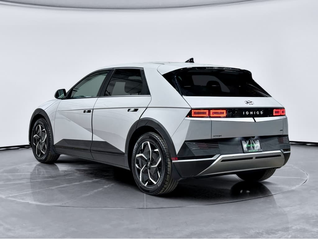 2023 Hyundai IONIQ 5 view 2