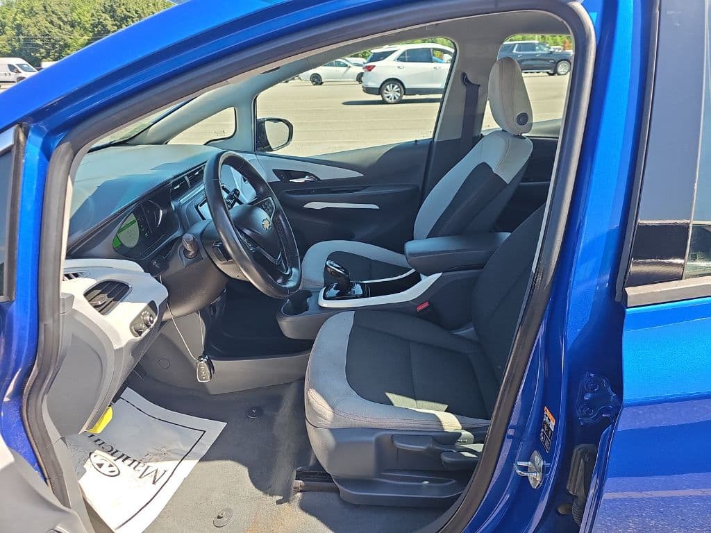 2017 Chevrolet Bolt EV view 6