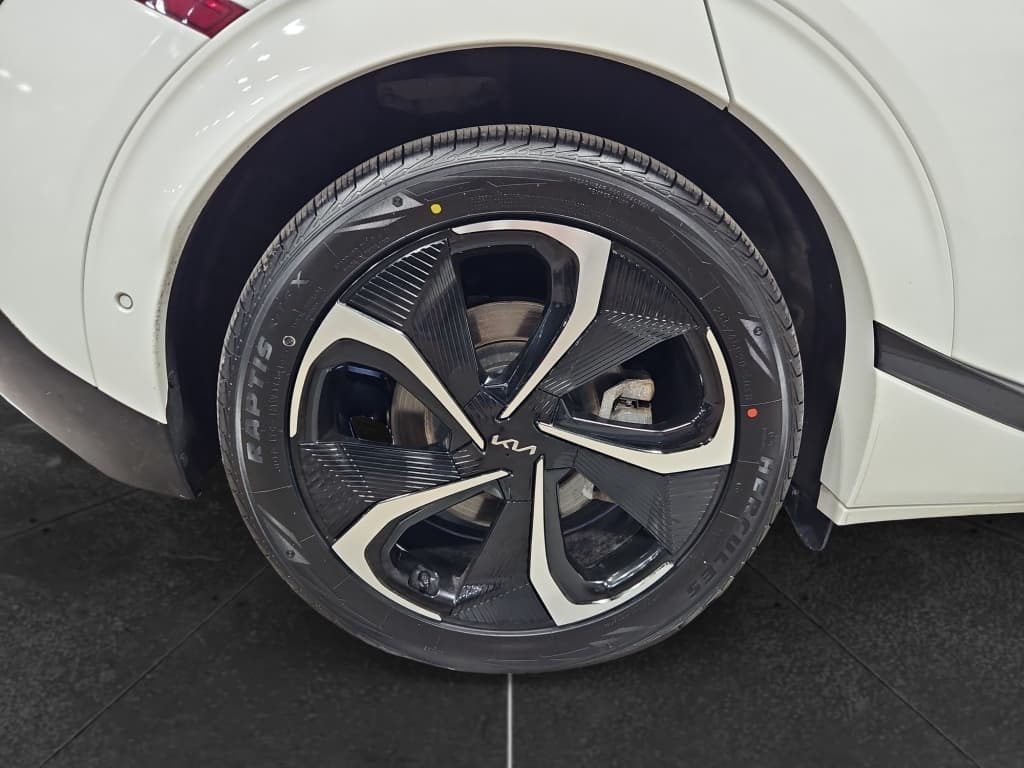 2024 Kia EV6 view 18