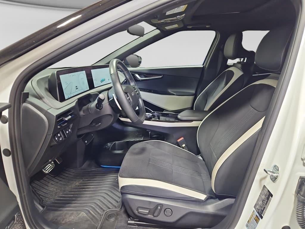 2024 Kia EV6 view 14