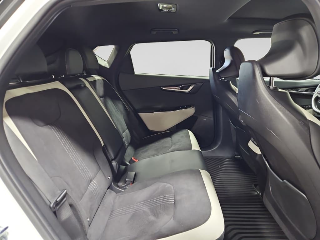 2024 Kia EV6 view 17