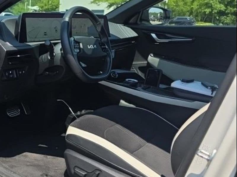 2024 Kia EV6 view 5