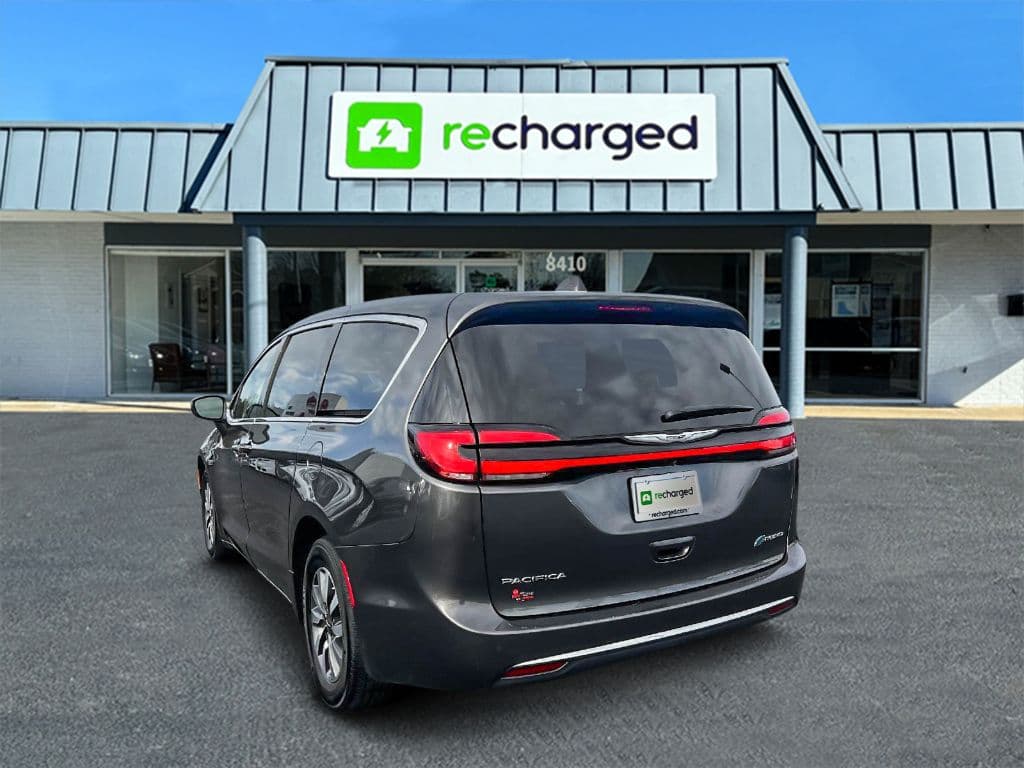 2022 Chrysler Pacifica view 6