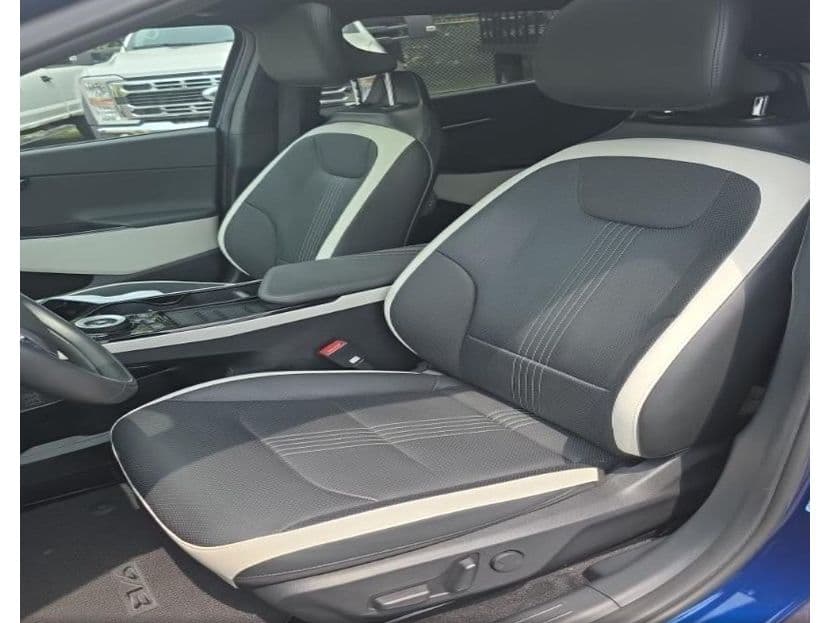 2024 Kia EV6 view 5