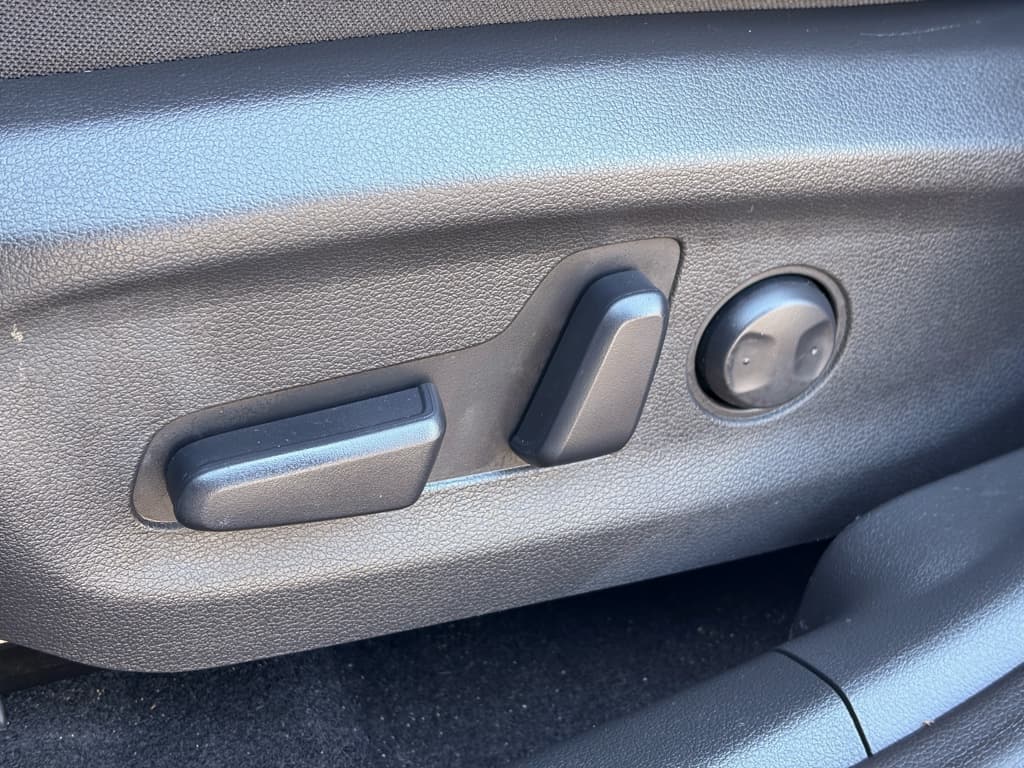 2023 Hyundai Kona EV view 7