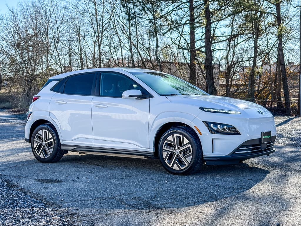 2023 Hyundai Kona EV view 4