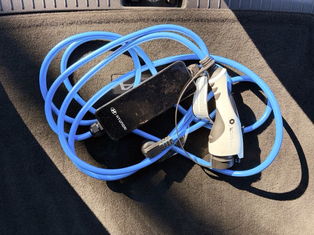 2023 Hyundai Kona EV view 6