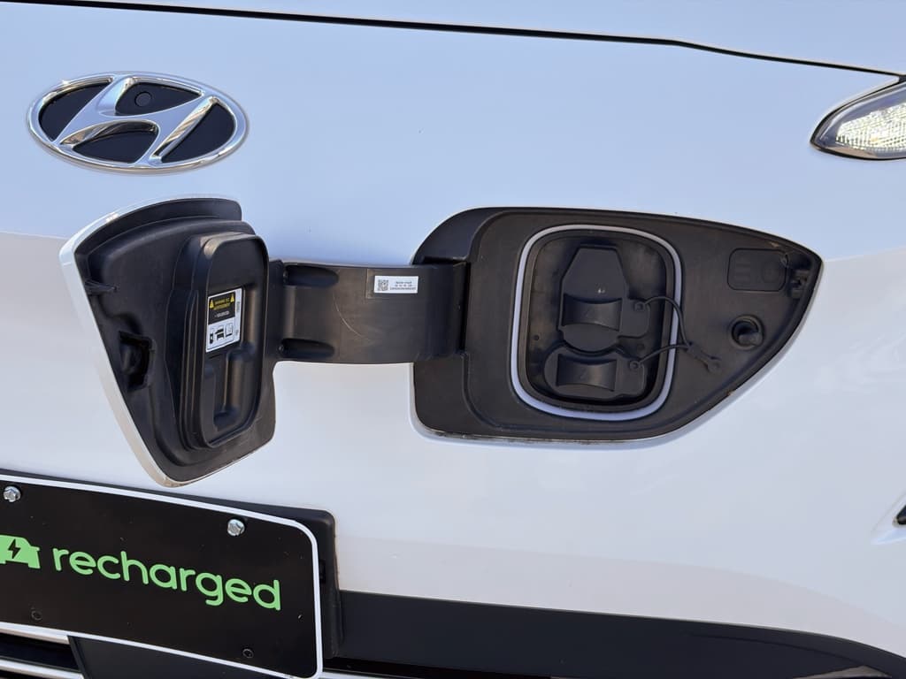 2023 Hyundai Kona EV view 5