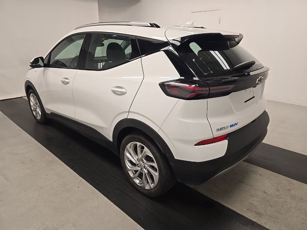 2023 Chevrolet Bolt EUV view 4