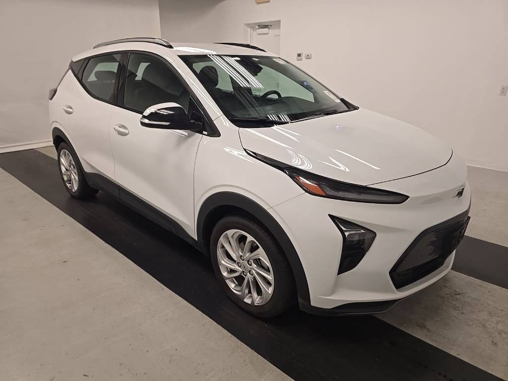 2023 Chevrolet Bolt EUV view 2