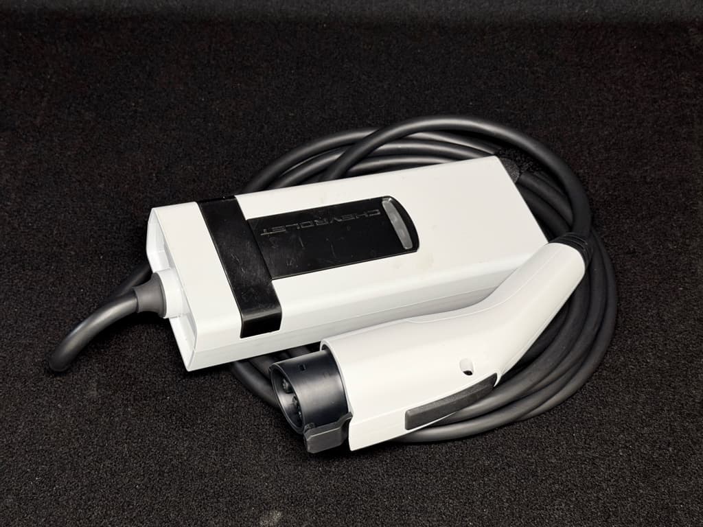 2023 Chevrolet Bolt EUV view 6