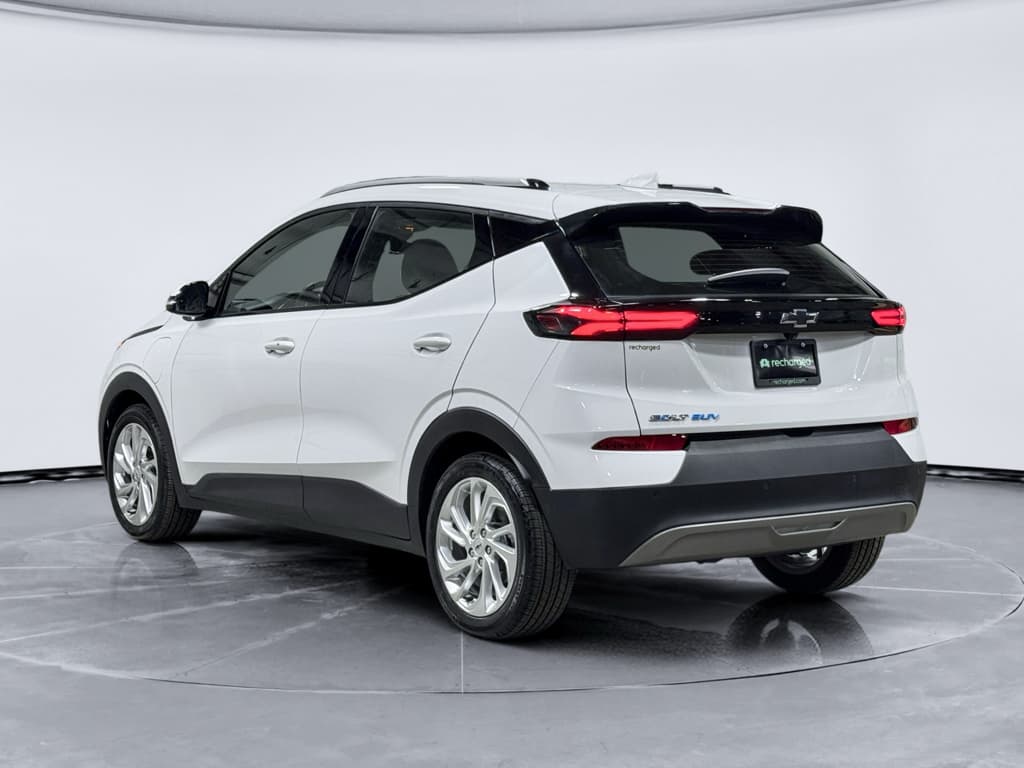 2023 Chevrolet Bolt EUV view 2