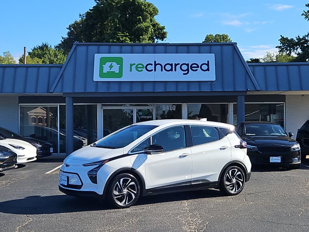 2023 Chevrolet Bolt EV view 1