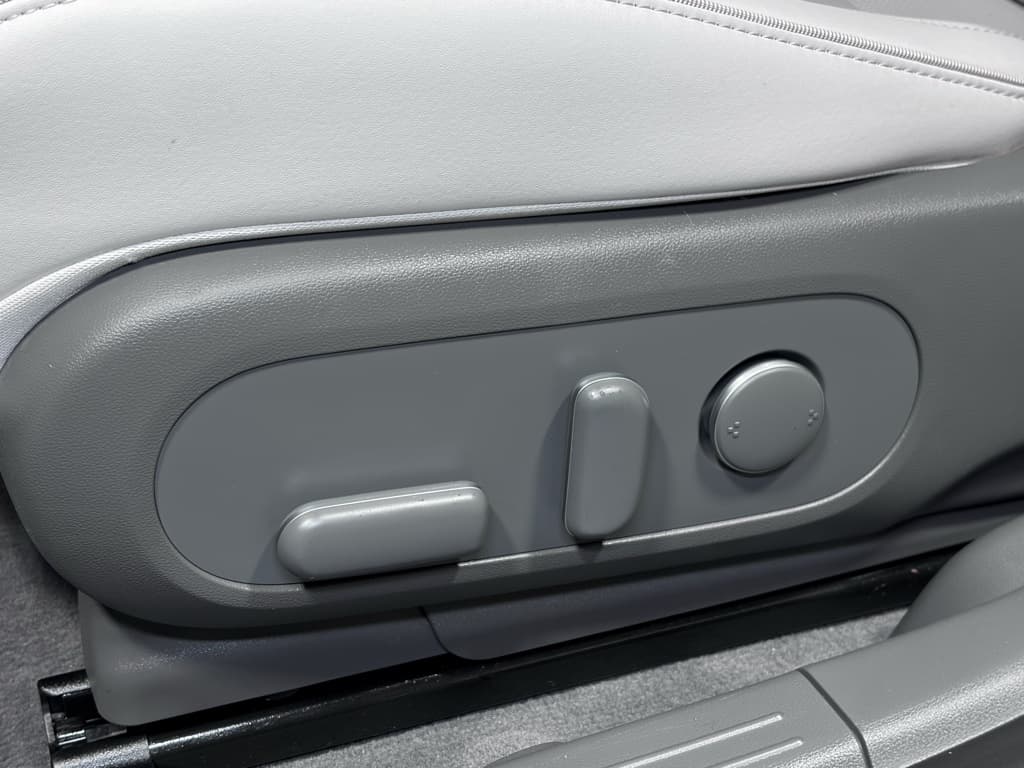 2023 Hyundai IONIQ 5 view 7