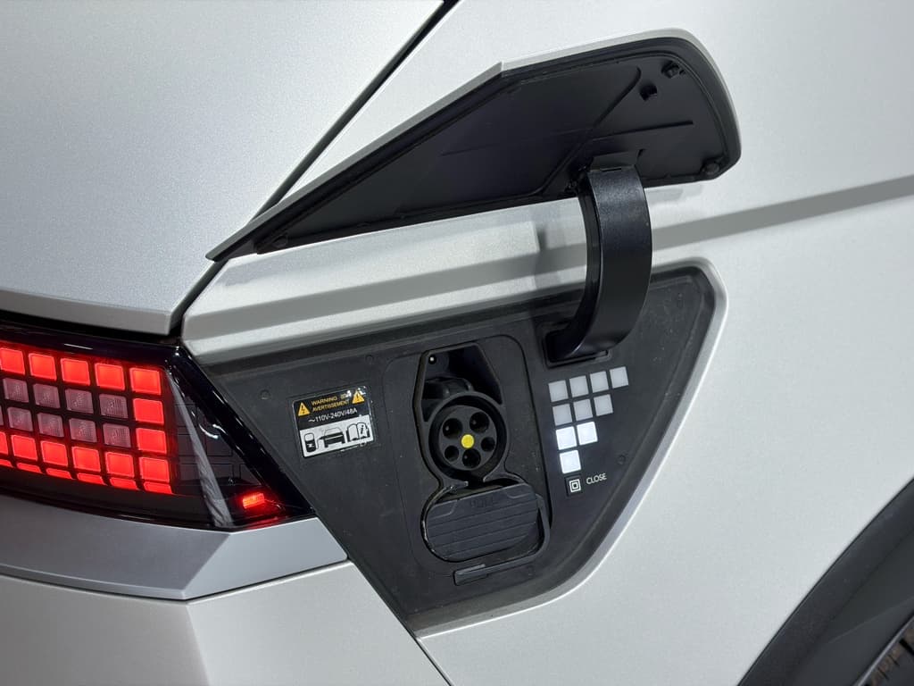 2023 Hyundai IONIQ 5 view 5