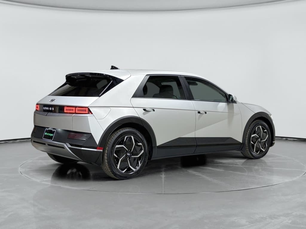 2023 Hyundai IONIQ 5 view 3