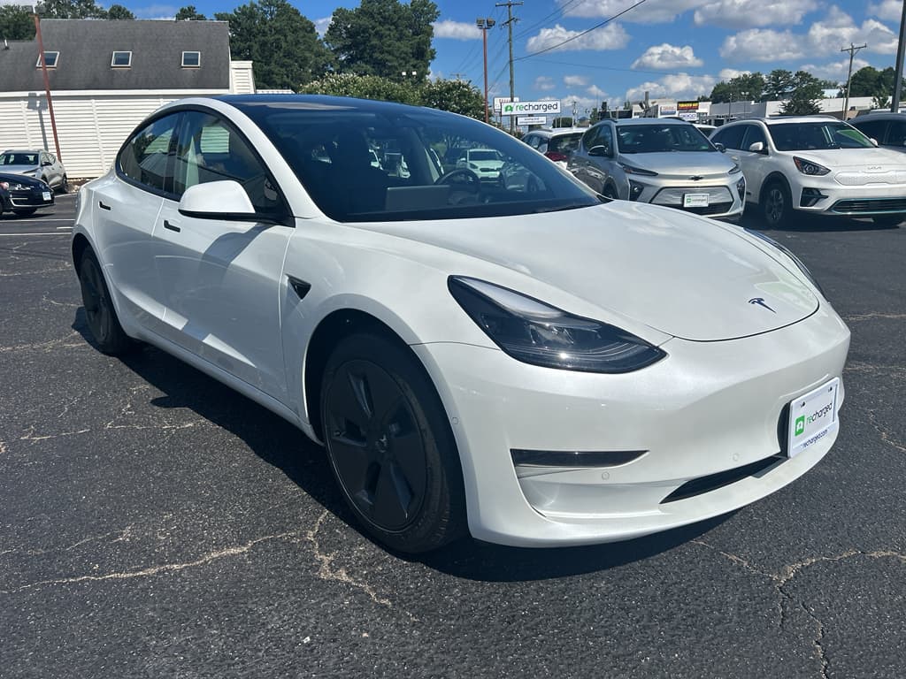 2022 Tesla Model 3 view 4