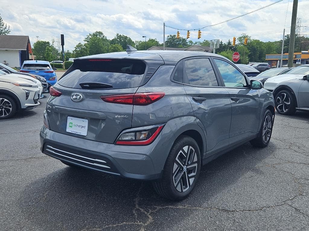 2023 Hyundai Kona EV view 3