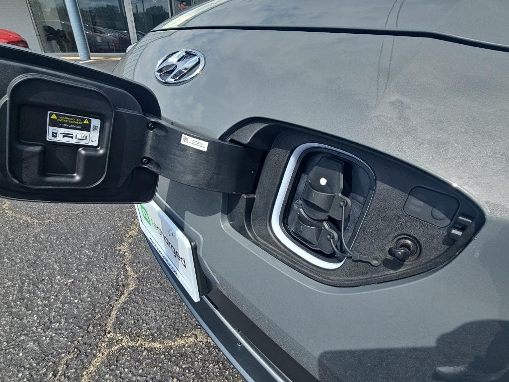2023 Hyundai Kona EV view 5