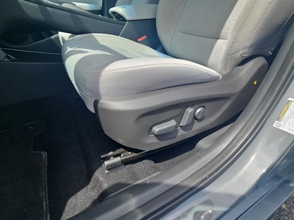 2023 Hyundai Kona EV view 7