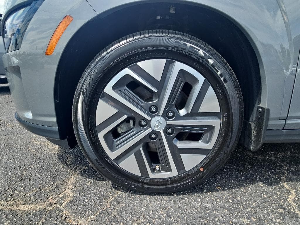 2023 Hyundai Kona EV view 23