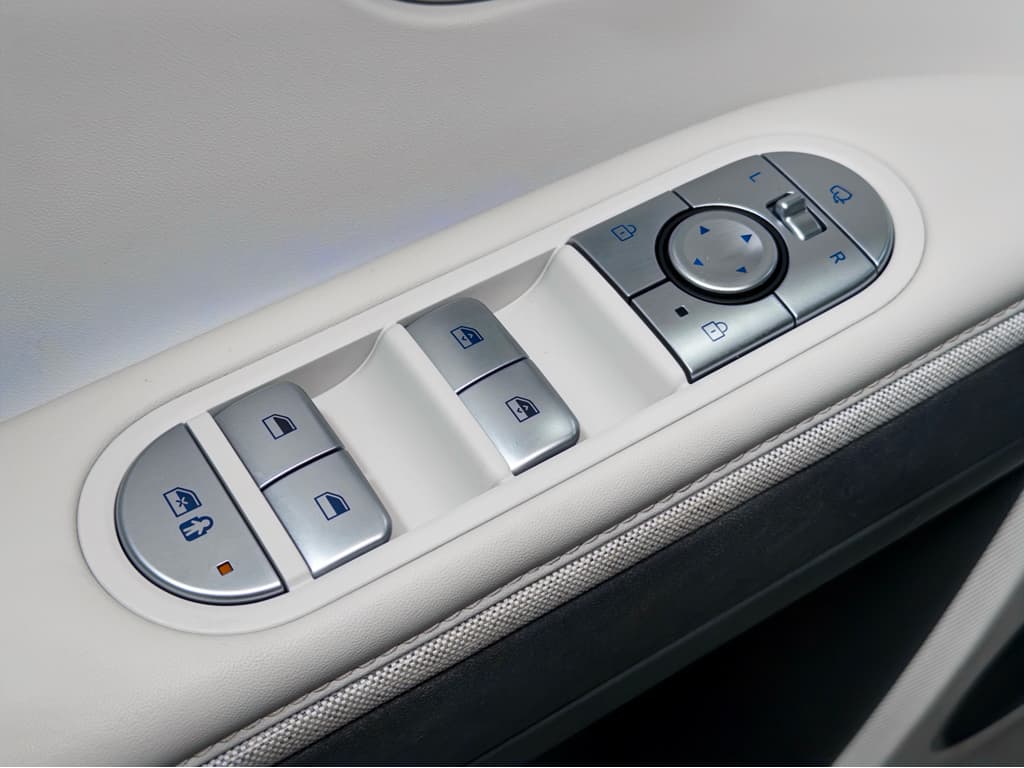 2023 Hyundai IONIQ 5 view 7