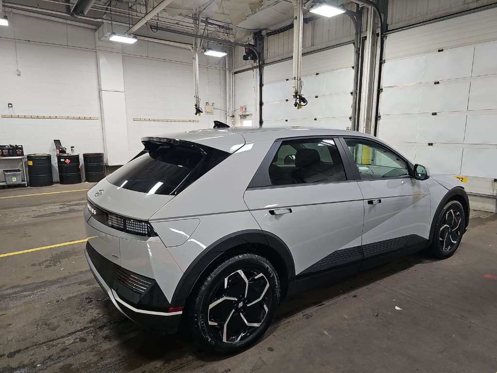 2023 Hyundai IONIQ 5 view 3
