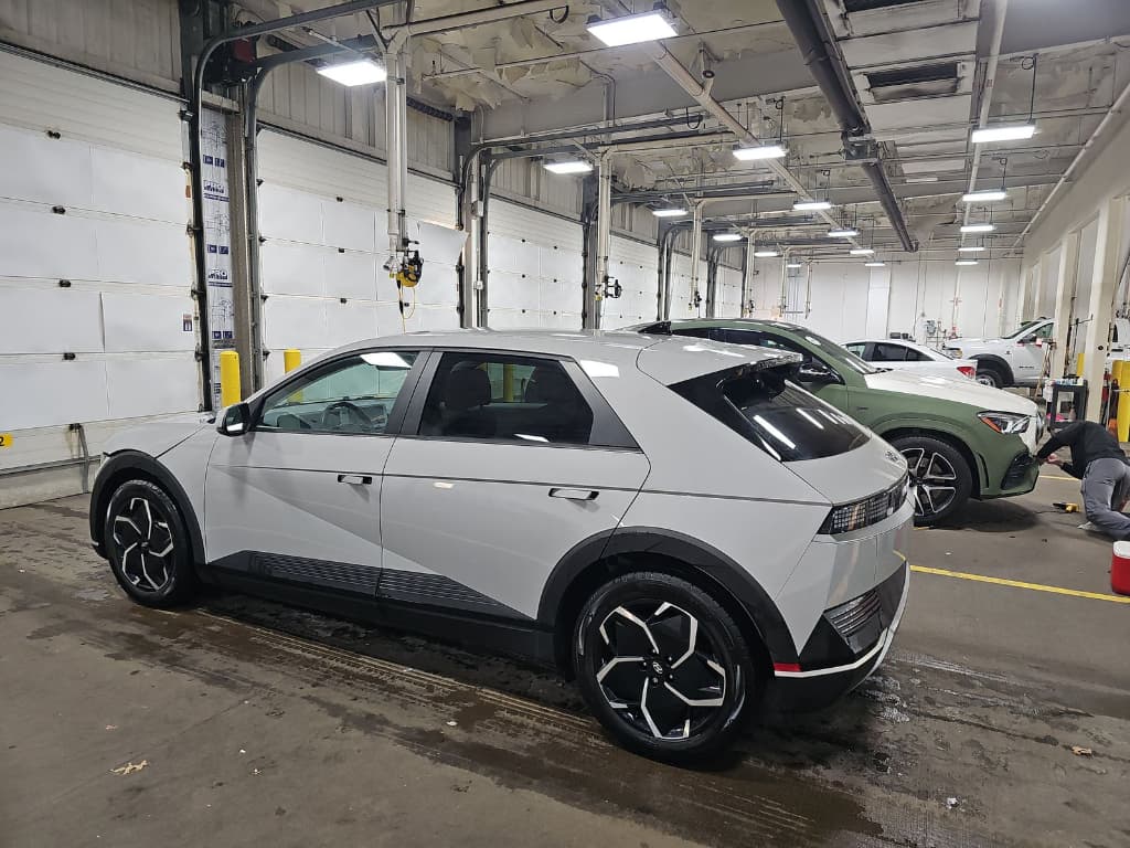 2023 Hyundai IONIQ 5 view 4