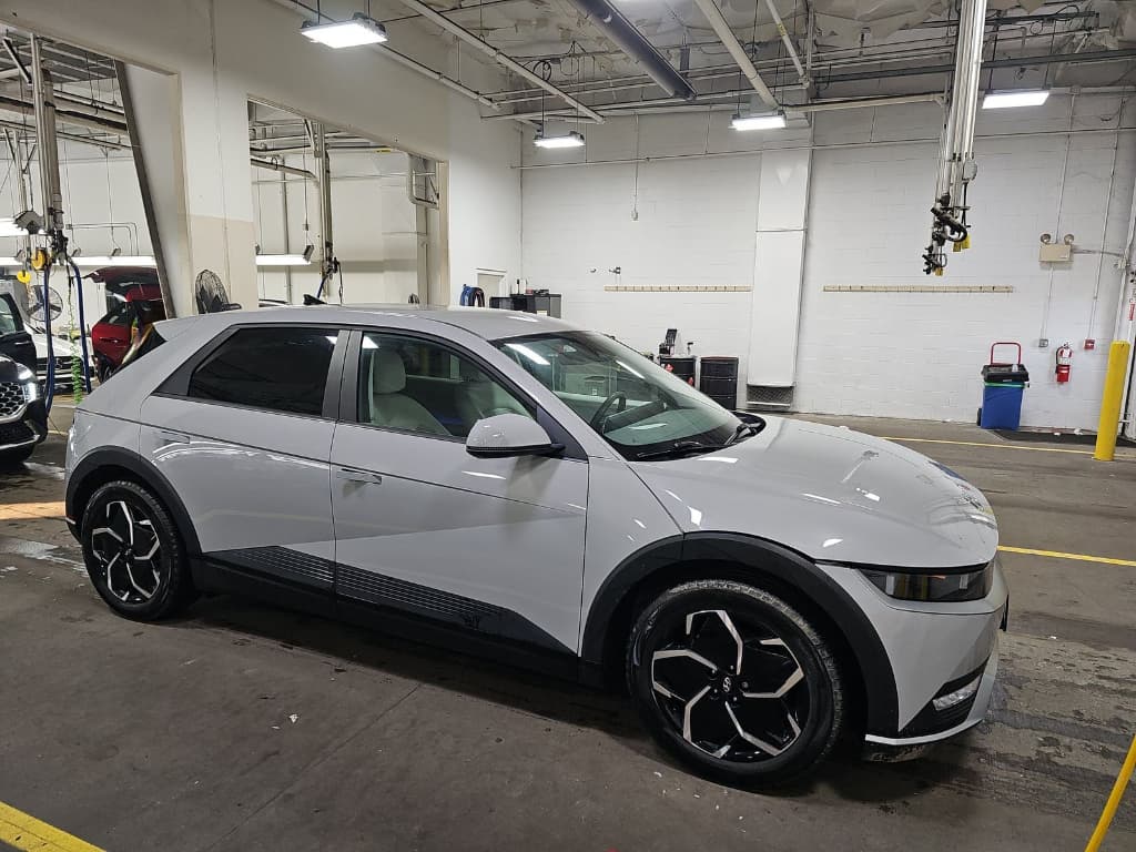 2023 Hyundai IONIQ 5 view 2