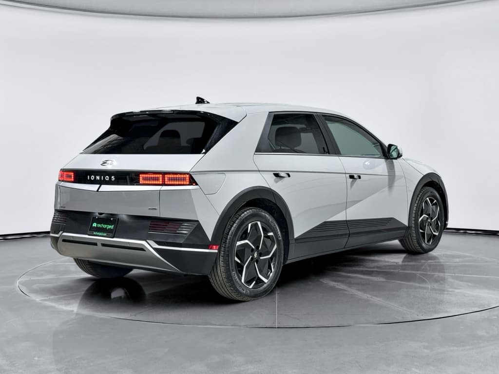 2023 Hyundai IONIQ 5 view 3