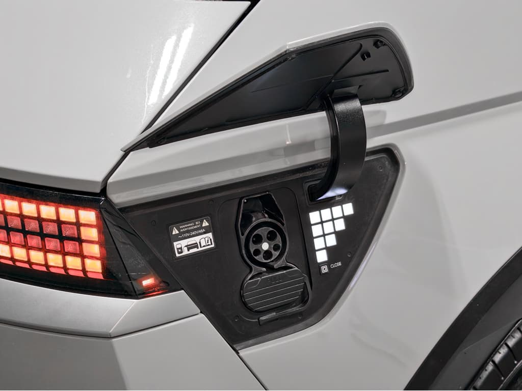 2023 Hyundai IONIQ 5 view 5