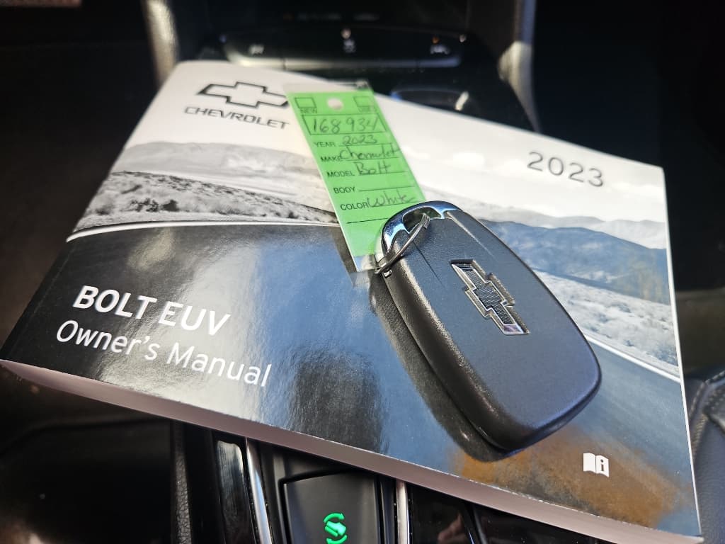 2023 Chevrolet Bolt EUV view 16