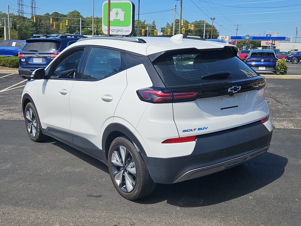 2023 Chevrolet Bolt EUV view 2
