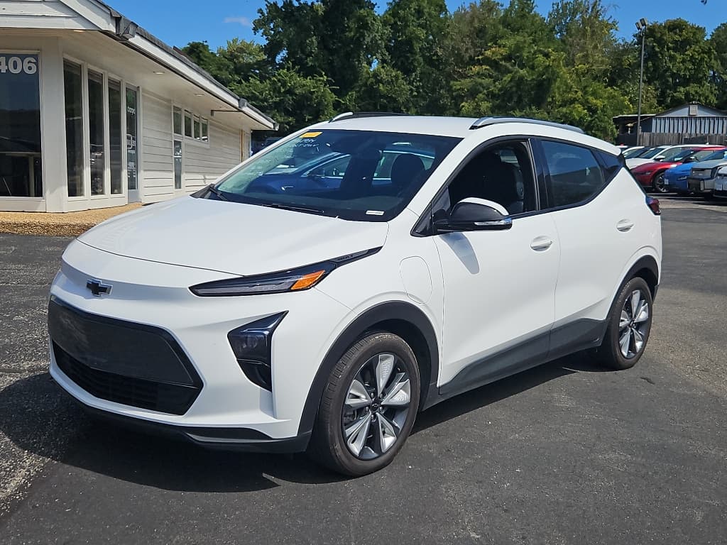 2023 Chevrolet Bolt EUV view 1