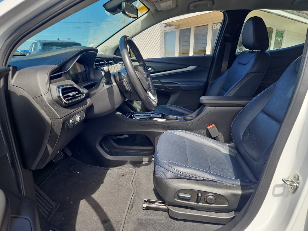 2023 Chevrolet Bolt EUV view 4
