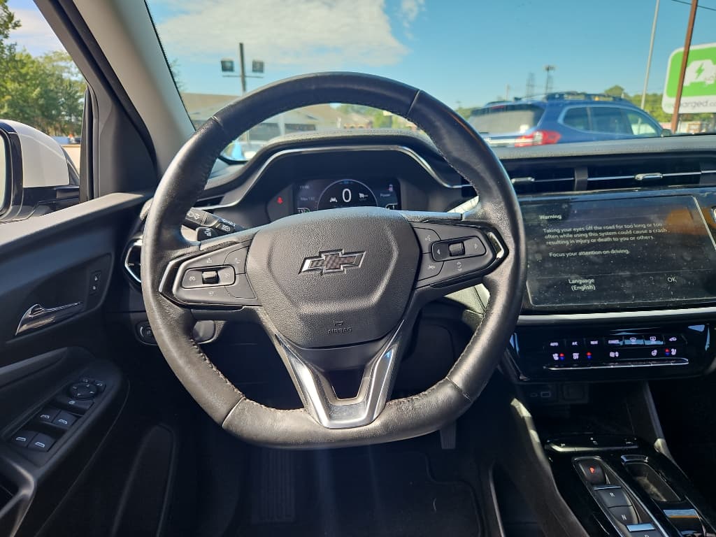 2023 Chevrolet Bolt EUV view 9