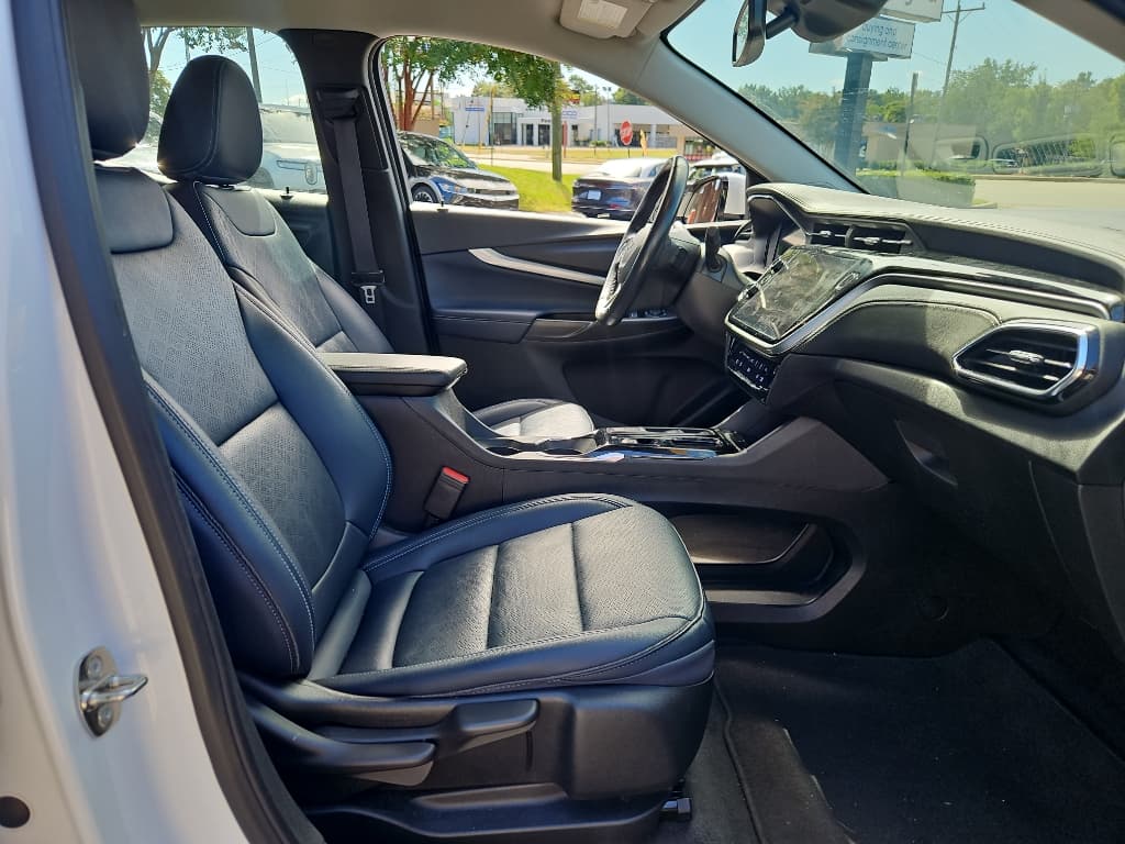 2023 Chevrolet Bolt EUV view 12