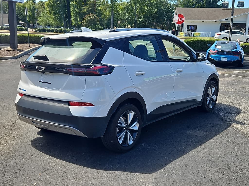 2023 Chevrolet Bolt EUV view 3