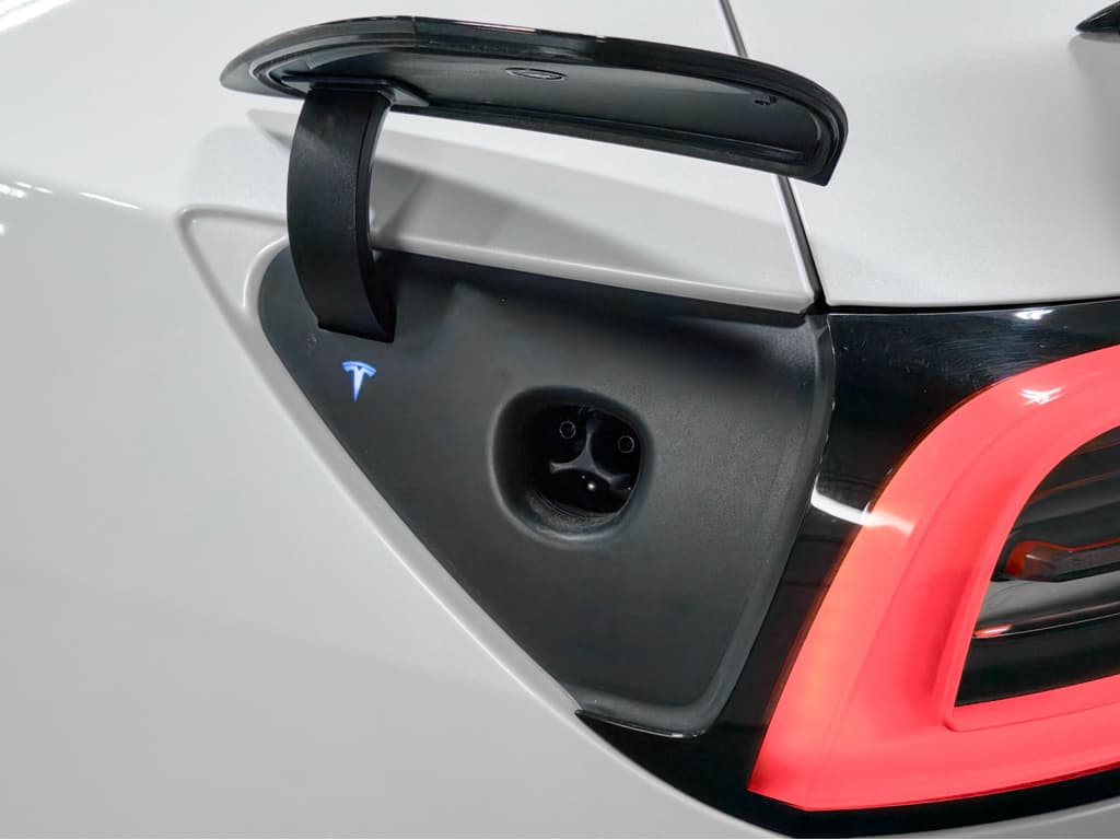 2024 Tesla Model Y view 5