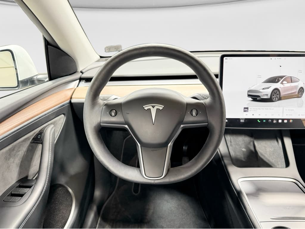 2024 Tesla Model Y view 7