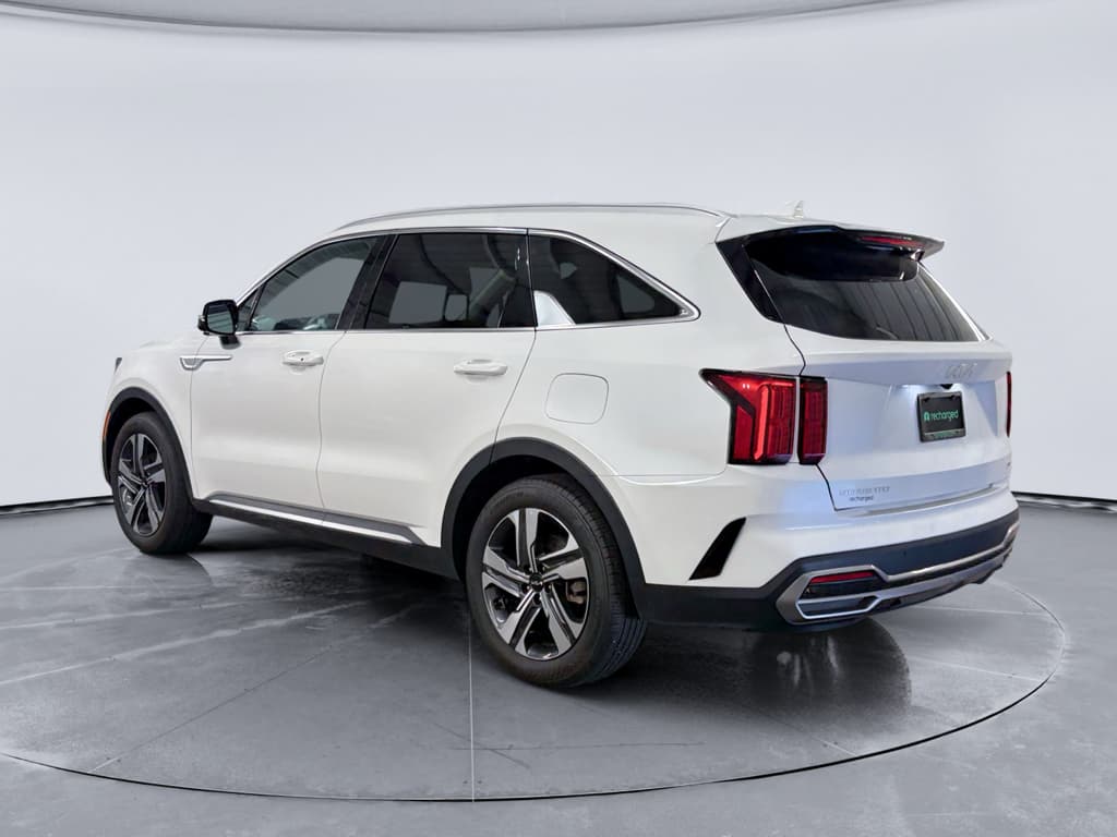 2023 Kia Sorento Plug-in Hybrid view 2