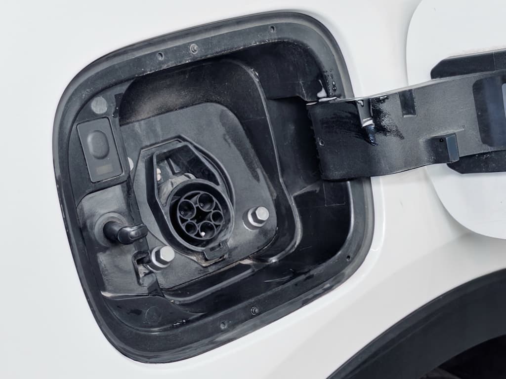 2023 Kia Sorento Plug-in Hybrid view 5