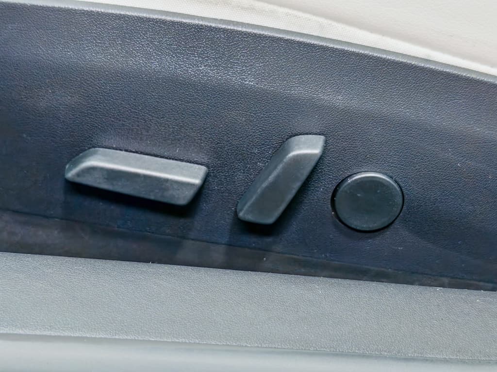 2018 Tesla Model 3 view 7